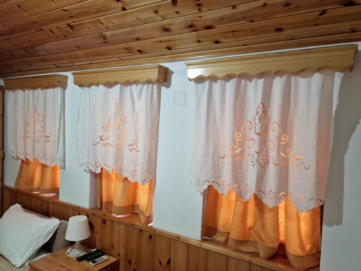 Hotel Domino Гірокастра Екстер'єр фото